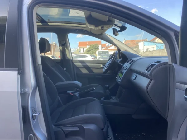 VOLKSWAGEN TOURAN Carat 2012