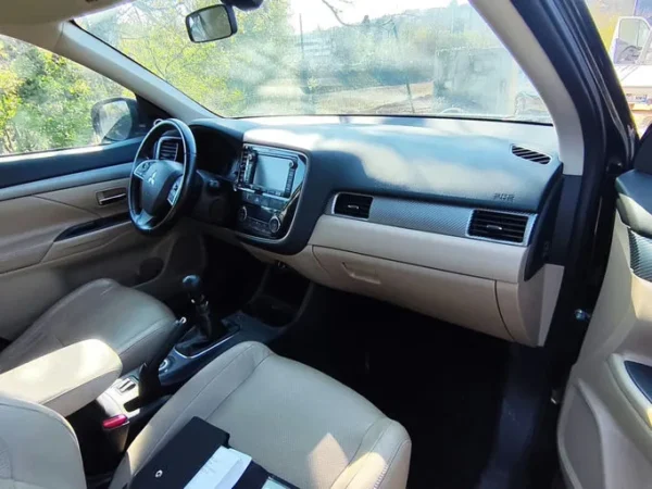 MITSUBISHI OUTLANDER Intense 2013