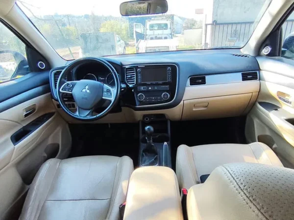 MITSUBISHI OUTLANDER Intense 2013