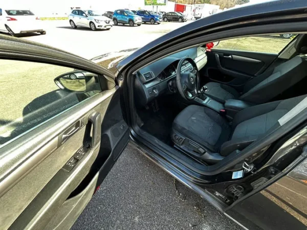 VOLKSWAGEN PASSAT Trendline 2010