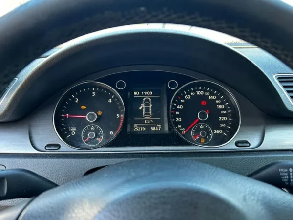 VOLKSWAGEN PASSAT Trendline 2010