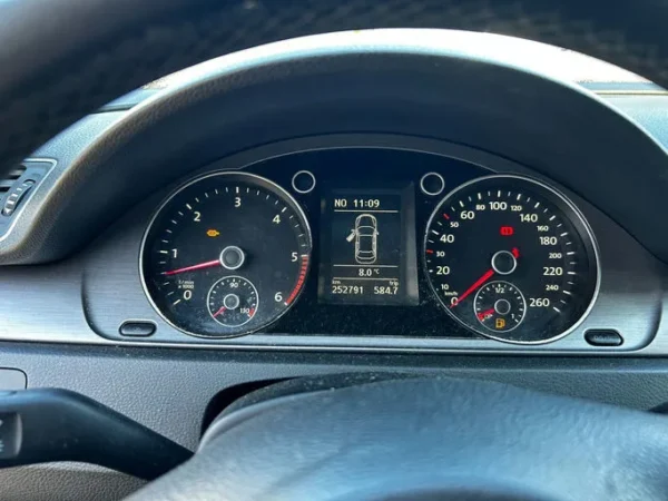 VOLKSWAGEN PASSAT Trendline 2010