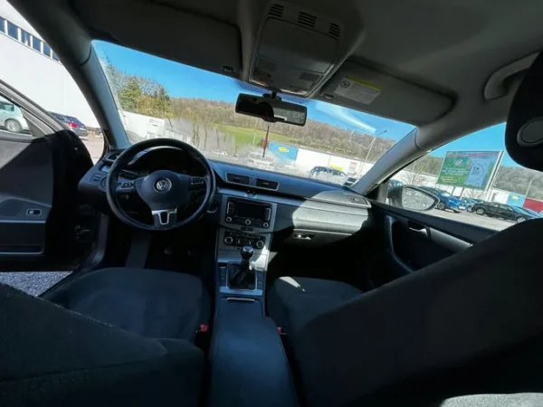 VOLKSWAGEN PASSAT Trendline 2010