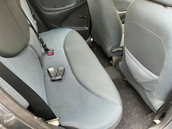 TOYOTA YARIS Creative 2005