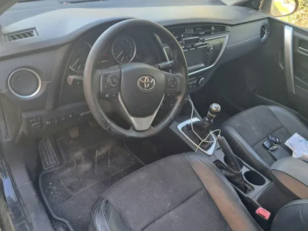 TOYOTA AURIS BUSINESS Business 2013