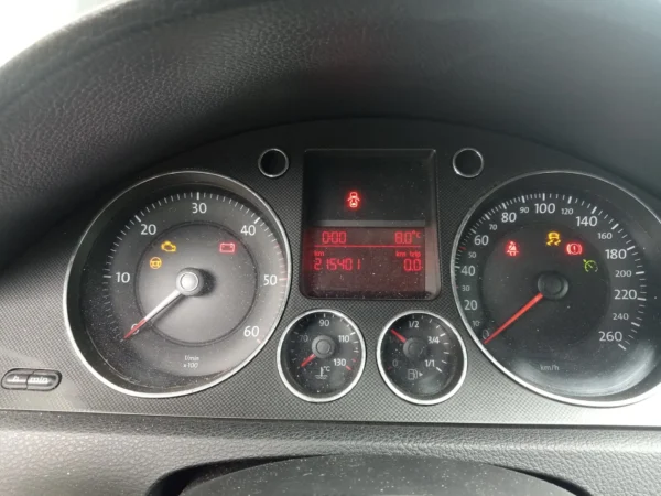 VOLKSWAGEN PASSAT Trend 2005