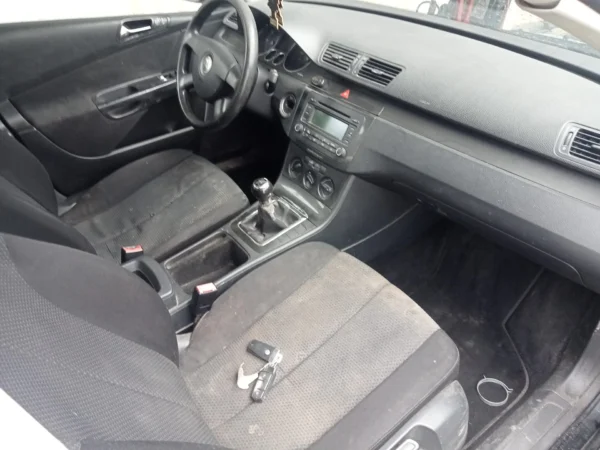 VOLKSWAGEN PASSAT Trend 2005