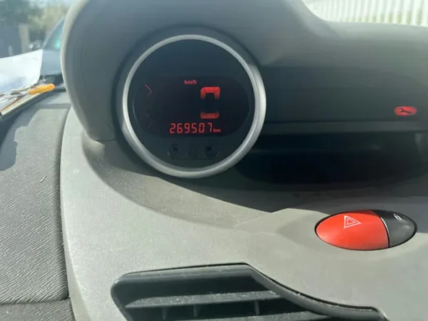 RENAULT TWINGO II Initiale 2010