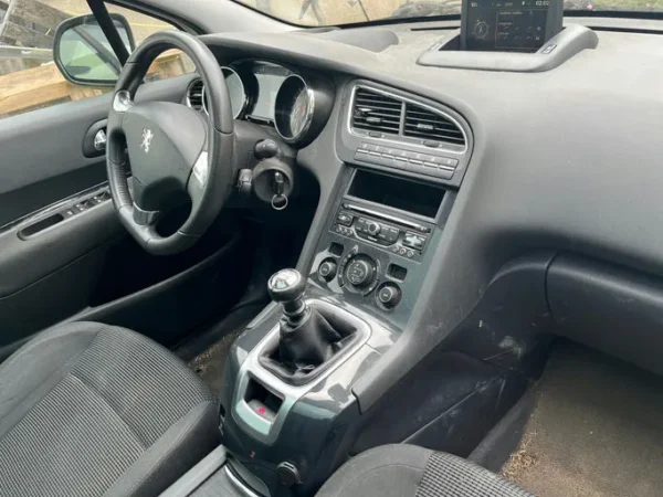 PEUGEOT 5008 Allure 5pl 2013