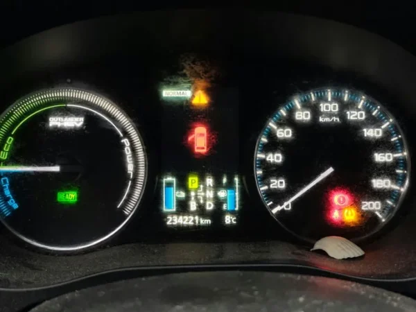 MITSUBISHI OUTLANDER Intense 2014