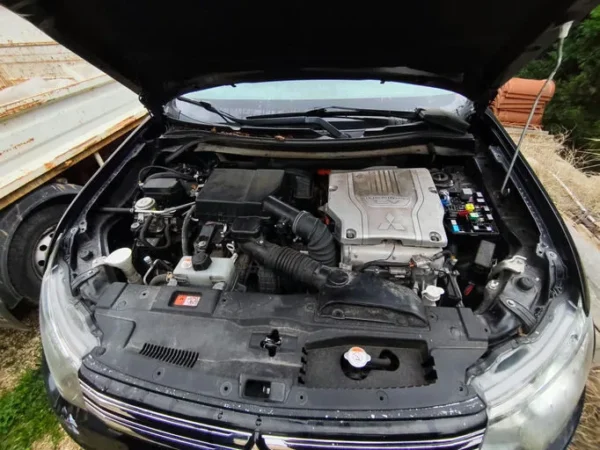 MITSUBISHI OUTLANDER Intense 2014