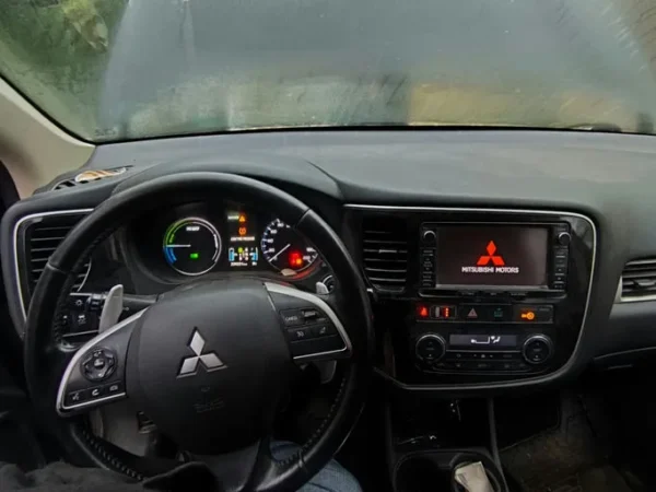 MITSUBISHI OUTLANDER Intense 2014