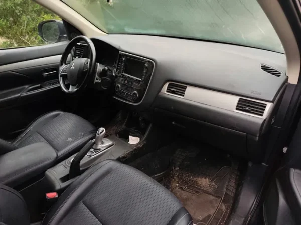 MITSUBISHI OUTLANDER Intense 2014