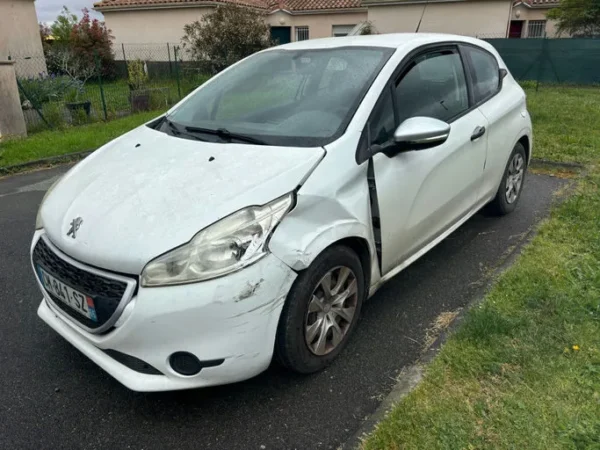 PEUGEOT 208 Allure 2012