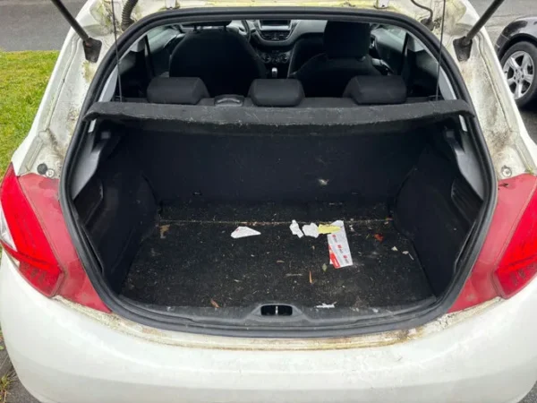 PEUGEOT 208 Allure 2012