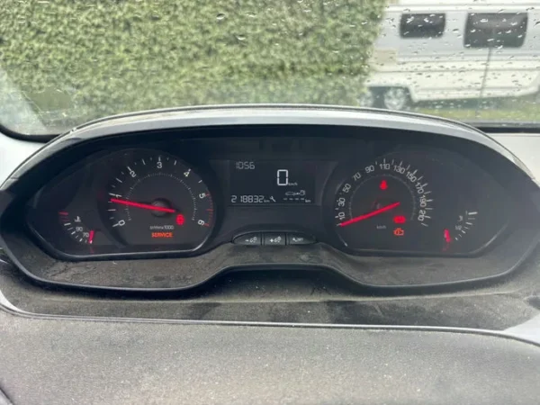 PEUGEOT 208 Allure 2012