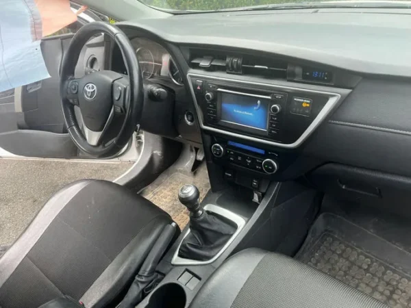 TOYOTA AURIS SkyBlue 2015