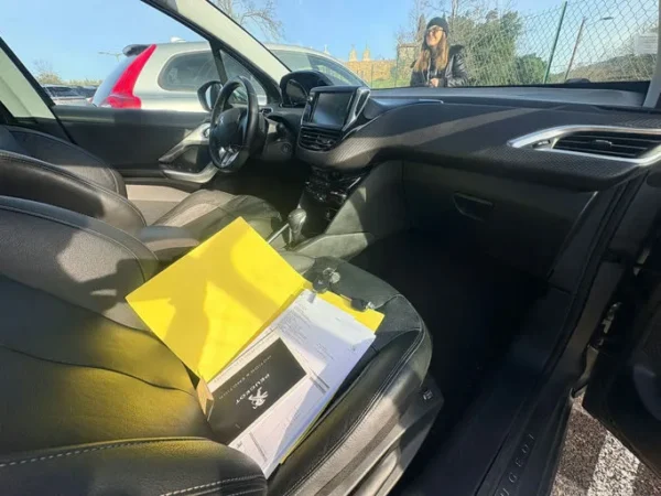 PEUGEOT 208 Féline 2015