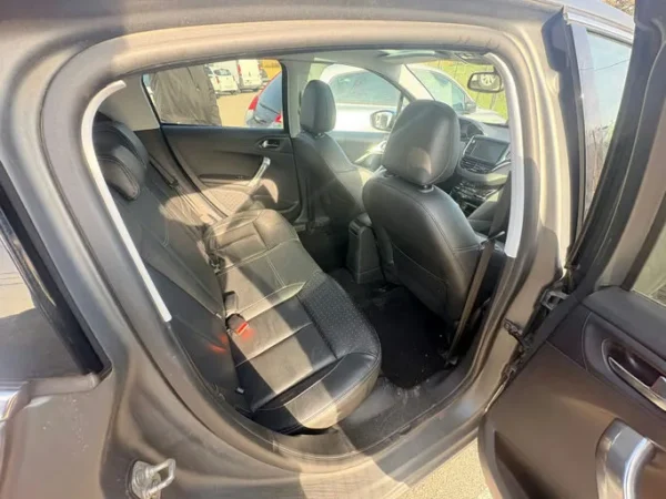 PEUGEOT 208 Féline 2015