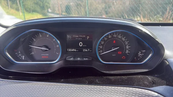 PEUGEOT 208 Féline 2015