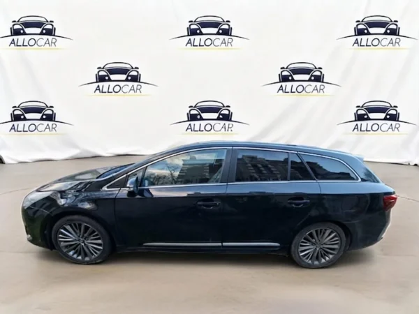 TOYOTA AVENSIS LCA SW Lounge 2015