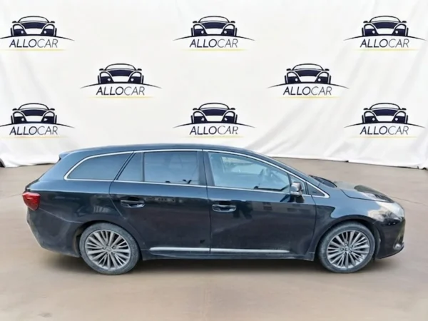 TOYOTA AVENSIS LCA SW Lounge 2015