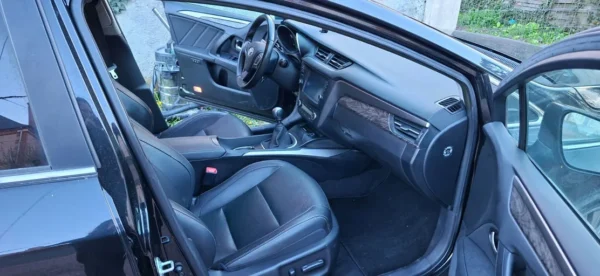 TOYOTA AVENSIS LCA SW Lounge 2015