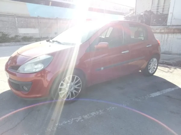 RENAULT CLIO III Initiale 2009