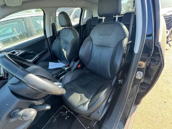 PEUGEOT 2008 Féline Titane 2016