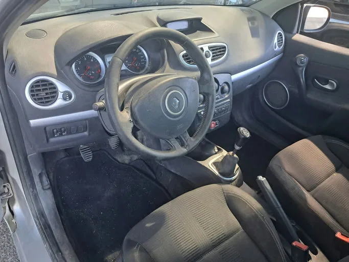 RENAULT CLIO III Expression Clim 2010 – Image 6