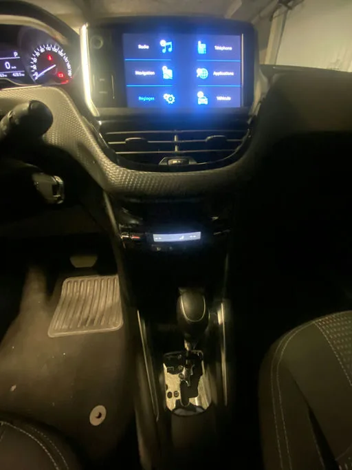 PEUGEOT 208 Allure 2019 – Image 9