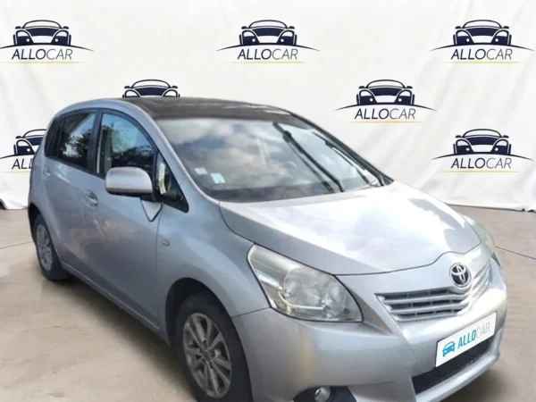 TOYOTA VERSO SkyView 2013