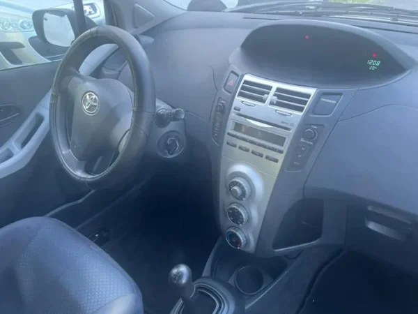 TOYOTA YARIS II Luna 2006