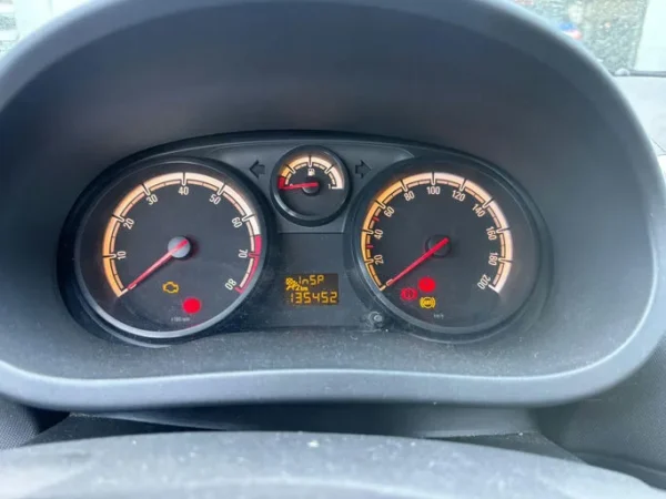 OPEL CORSA Essentia 2013