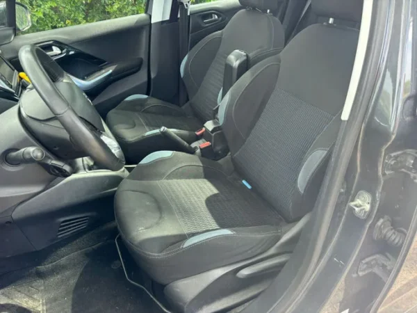 PEUGEOT 208 Allure 2013