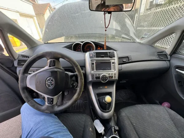 TOYOTA VERSO SkyView 2013