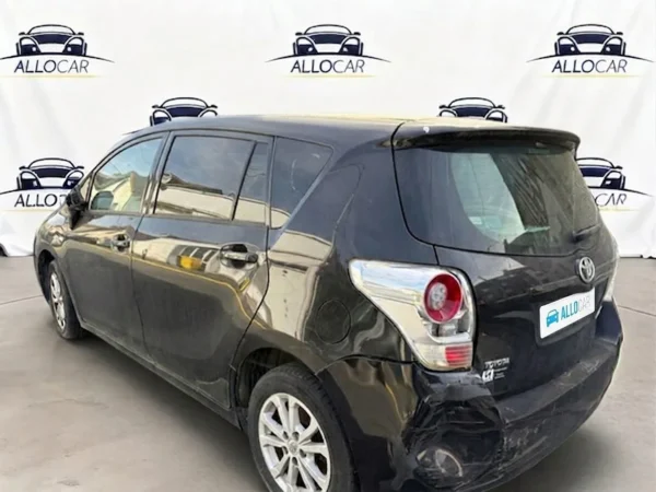 TOYOTA VERSO SkyView 2013