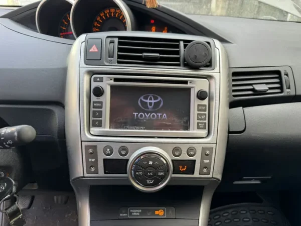 TOYOTA VERSO SkyView 2013