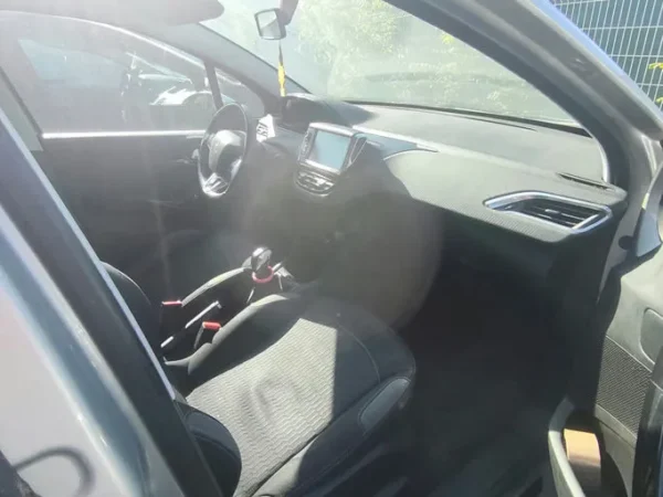 PEUGEOT 208 Style 2016