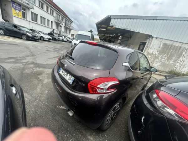 PEUGEOT 208 Allure 2013