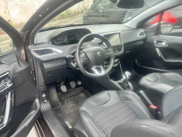 PEUGEOT 208 Allure 2013