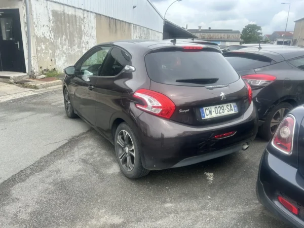 PEUGEOT 208 Allure 2013