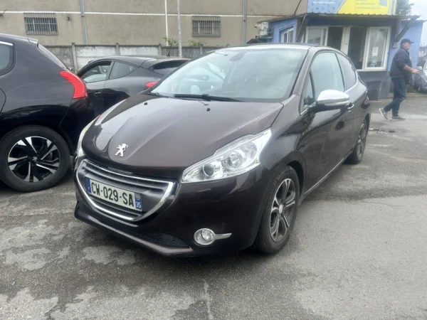 PEUGEOT 208 Allure 2013