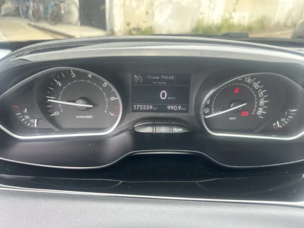PEUGEOT 208 Allure 2013
