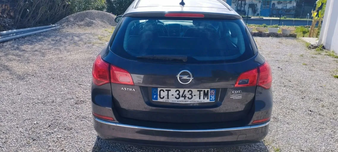 OPEL ASTRA SPORTS TOURER Edition 2013 – Image 4