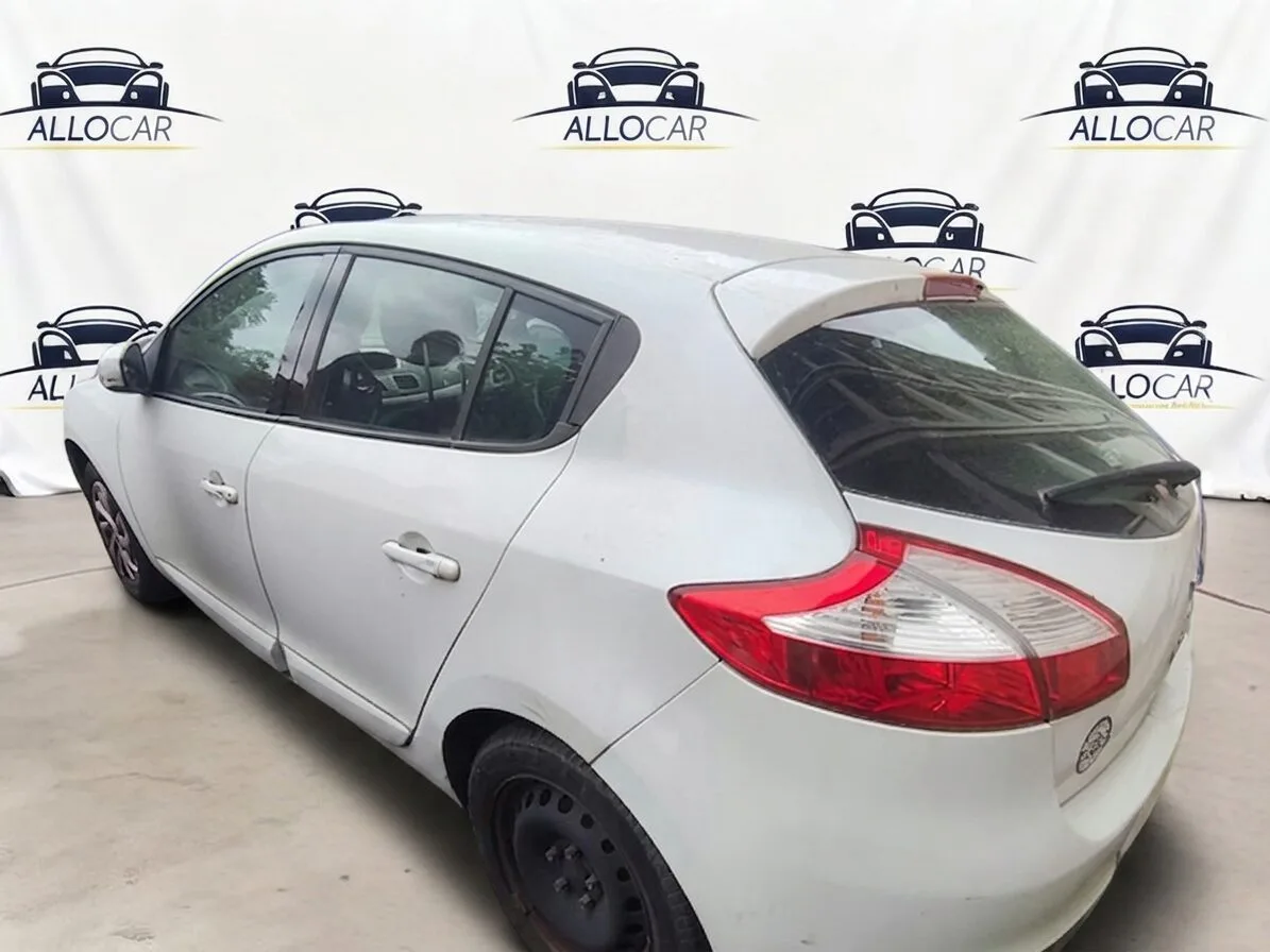 RENAULT MEGANE III BERLINE Authentique 2013 – Image 3