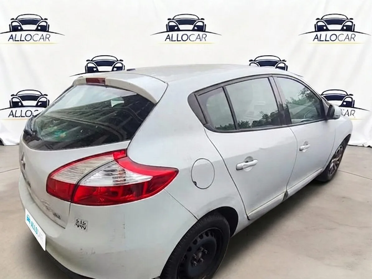 RENAULT MEGANE III BERLINE Authentique 2013 – Image 4