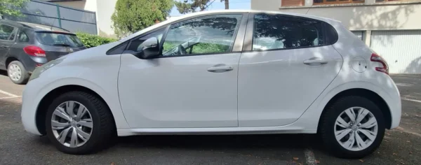 PEUGEOT 208 Access 2013