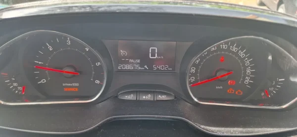 PEUGEOT 208 Access 2013