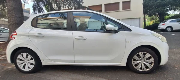 PEUGEOT 208 Access 2013